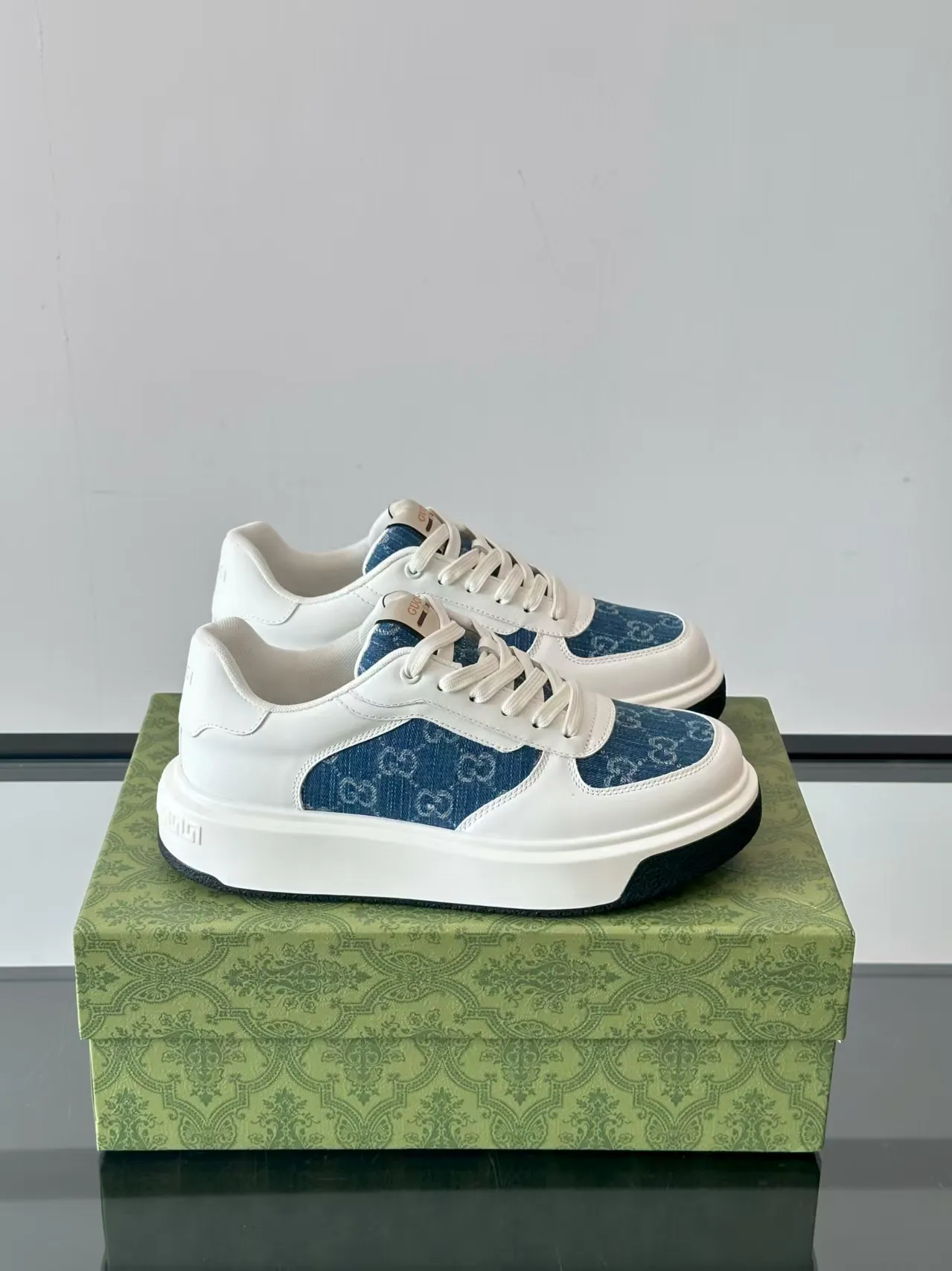 Factory price: 480💰New men's shoes GUCCI [Lightning] latest shoes shipped. Original quality, fashionable, special materials, sheepskin lining, new packaging. The foot feels super comfortable and the workmanship is impeccable. Size: 38-44, customized 45